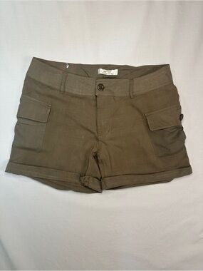April Girl Juniors Roll-Cuff Cargo Shorts in Olive